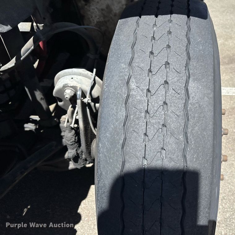 image for item EC1084 2014 Freightliner M2106 box truck