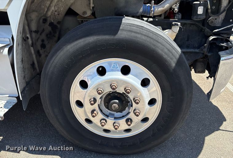 image for item EC1084 2014 Freightliner M2106 box truck