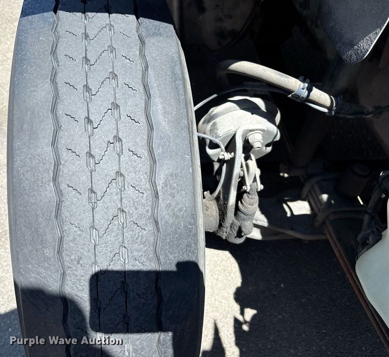 image for item EC1084 2014 Freightliner M2106 box truck