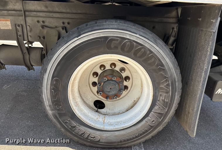 image for item EC1084 2014 Freightliner M2106 box truck