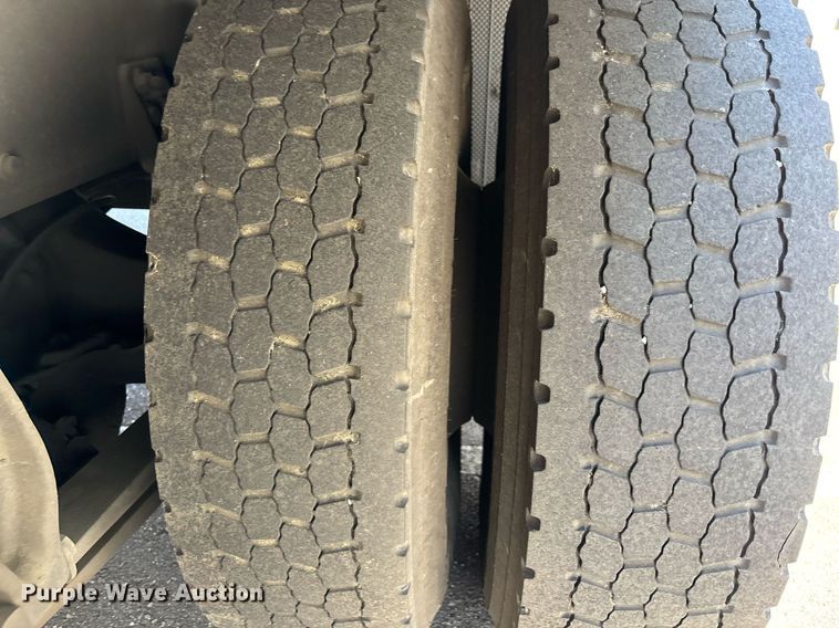 image for item EC1084 2014 Freightliner M2106 box truck