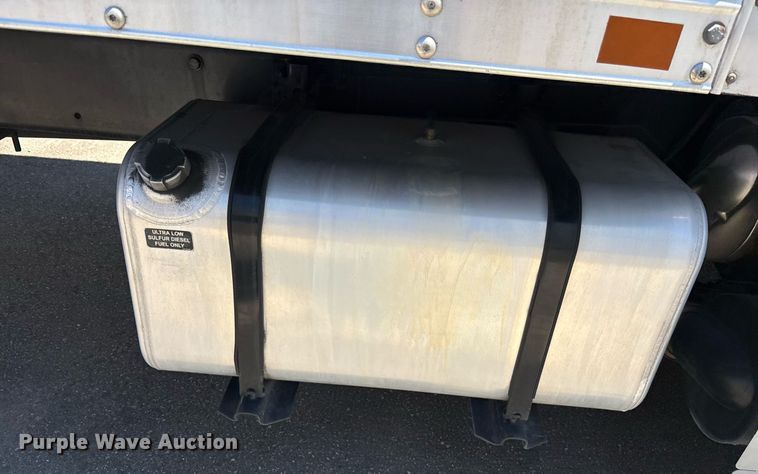 image for item EC1087 2013 Freightliner M2106 box truck