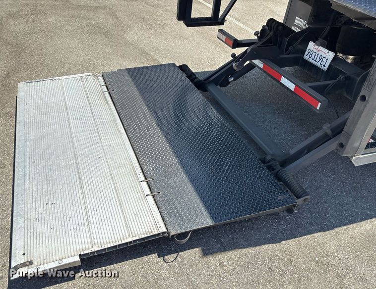 image for item EC1087 2013 Freightliner M2106 box truck