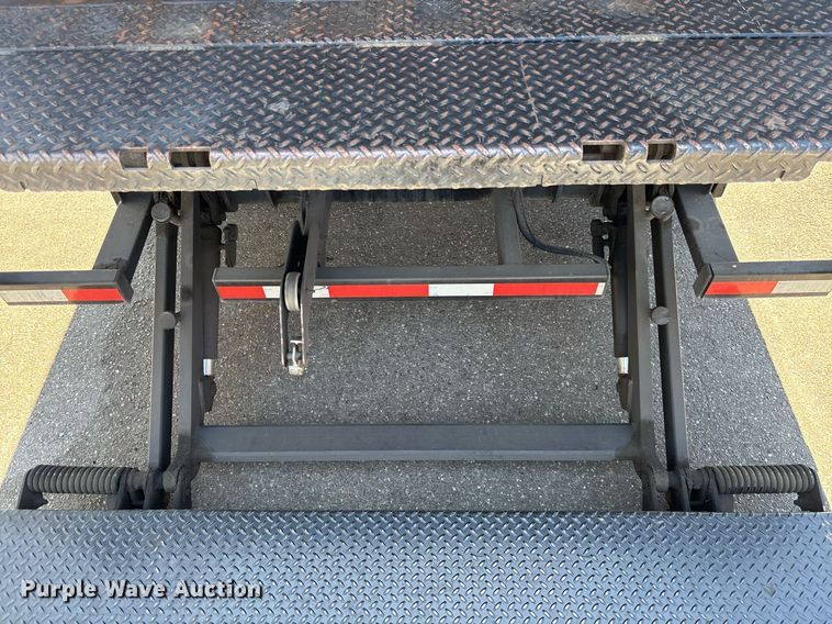 image for item EC1087 2013 Freightliner M2106 box truck