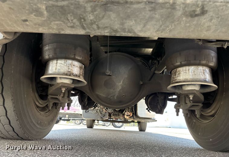 image for item EC1087 2013 Freightliner M2106 box truck