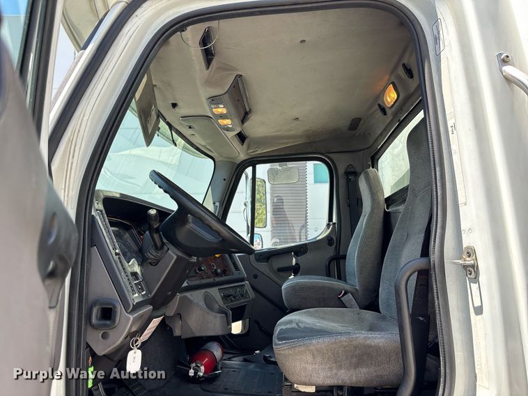 image for item EC1087 2013 Freightliner M2106 box truck