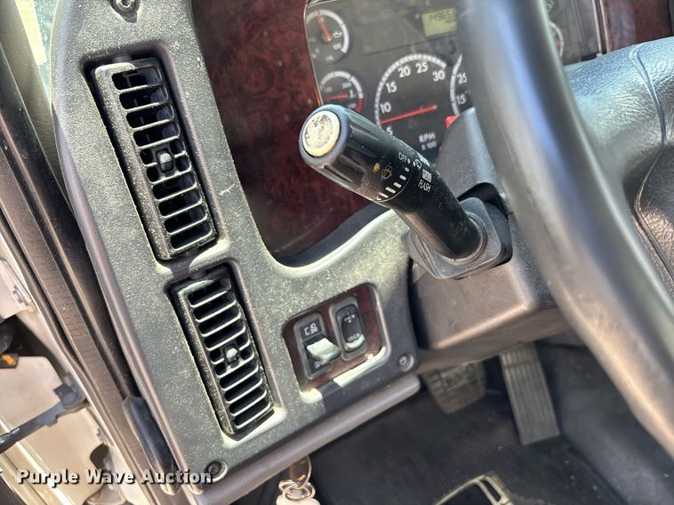 image for item EC1087 2013 Freightliner M2106 box truck