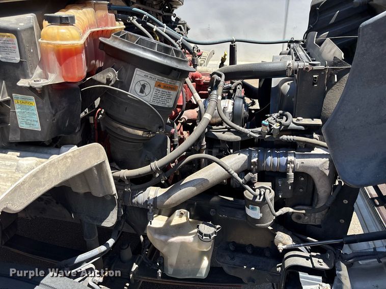 image for item EC1087 2013 Freightliner M2106 box truck