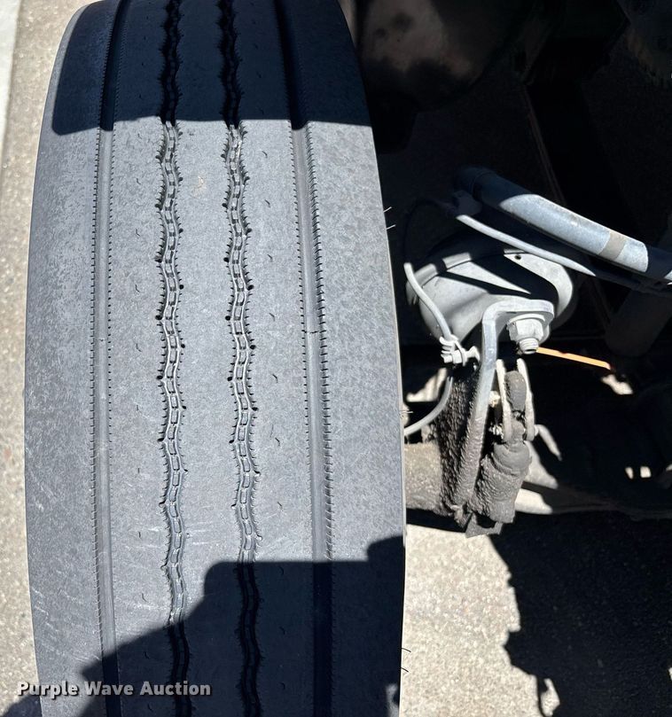 image for item EC1087 2013 Freightliner M2106 box truck