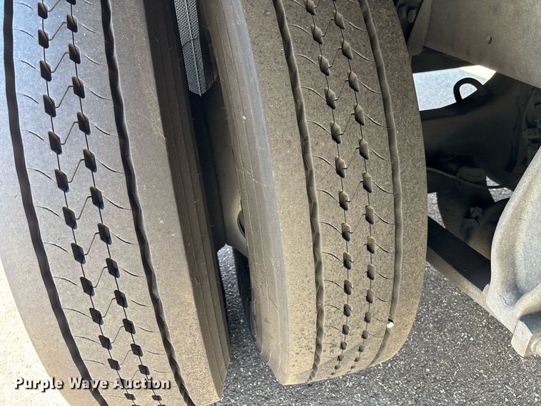 image for item EC1087 2013 Freightliner M2106 box truck