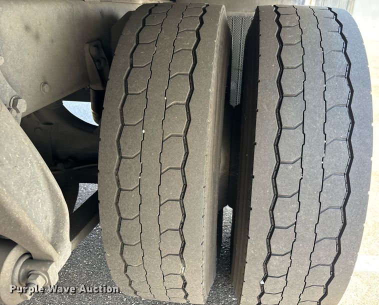 image for item EC1087 2013 Freightliner M2106 box truck