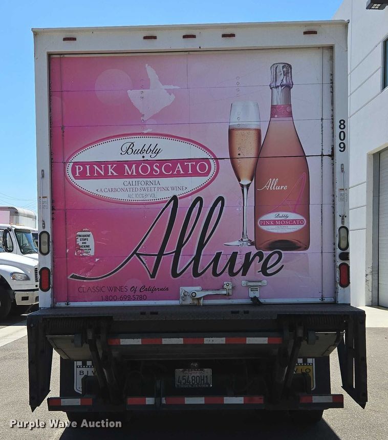 image for item EC1088 2013 Freightliner M2106 box truck