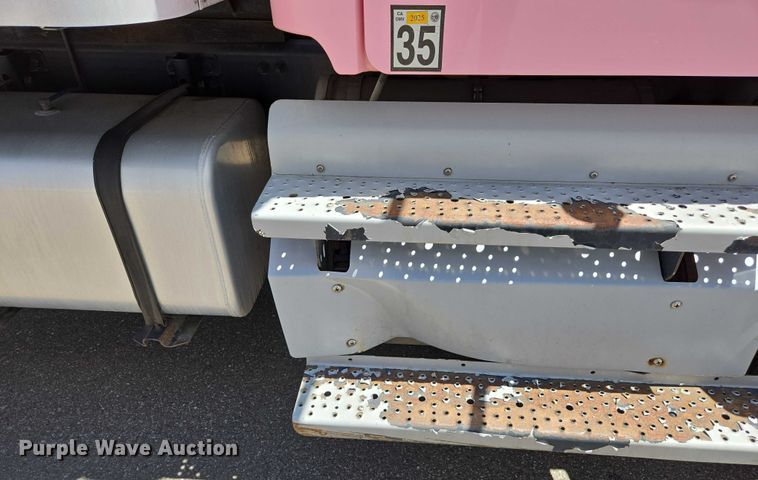 image for item EC1088 2013 Freightliner M2106 box truck