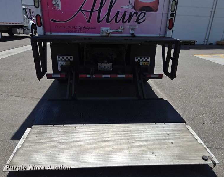 image for item EC1088 2013 Freightliner M2106 box truck