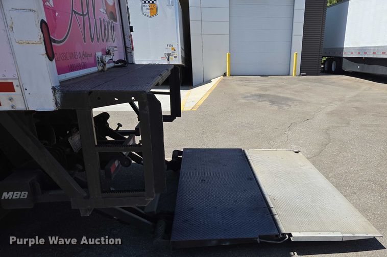 image for item EC1088 2013 Freightliner M2106 box truck