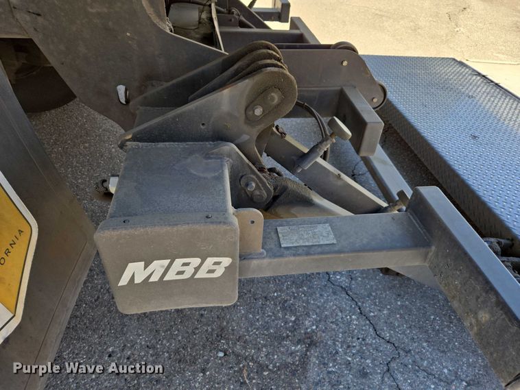 image for item EC1088 2013 Freightliner M2106 box truck