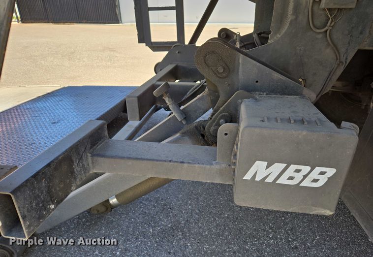 image for item EC1088 2013 Freightliner M2106 box truck