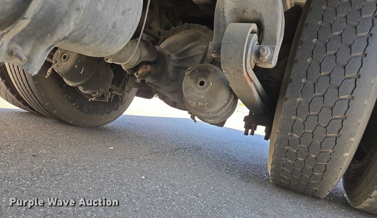 image for item EC1088 2013 Freightliner M2106 box truck