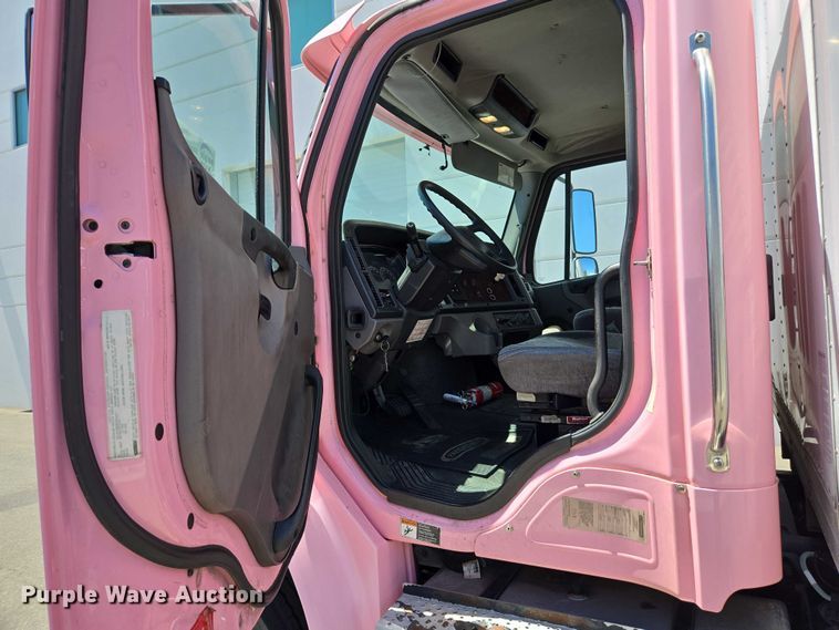 image for item EC1088 2013 Freightliner M2106 box truck