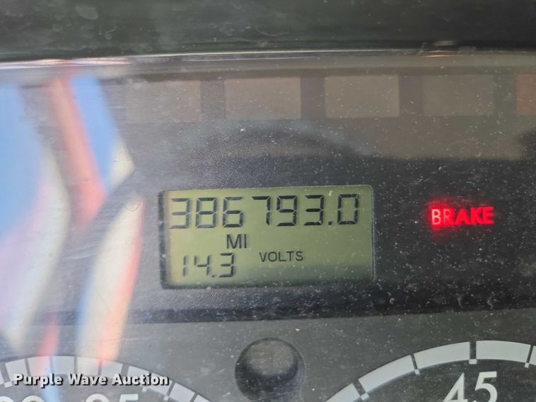 image for item EC1088 2013 Freightliner M2106 box truck