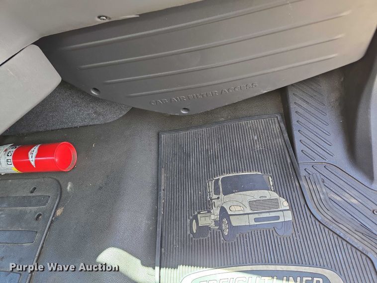 image for item EC1088 2013 Freightliner M2106 box truck