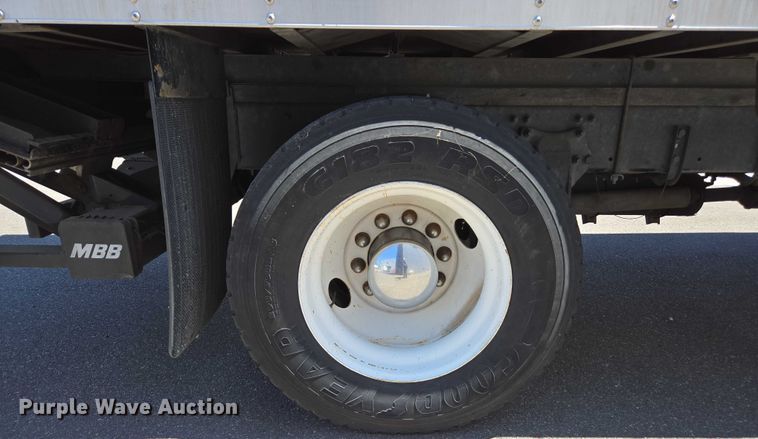 image for item EC1088 2013 Freightliner M2106 box truck