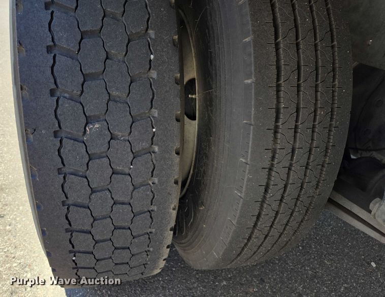 image for item EC1088 2013 Freightliner M2106 box truck