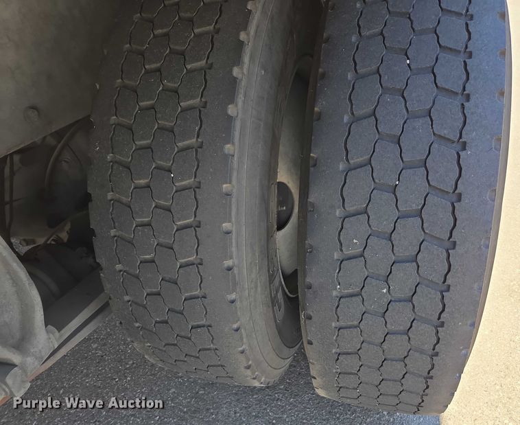 image for item EC1088 2013 Freightliner M2106 box truck