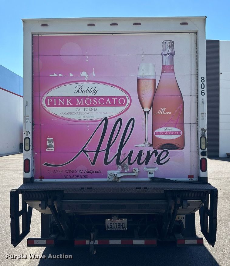 image for item EC1089 2013 Freightliner M2106 box truck