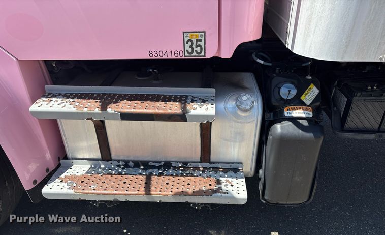 image for item EC1089 2013 Freightliner M2106 box truck