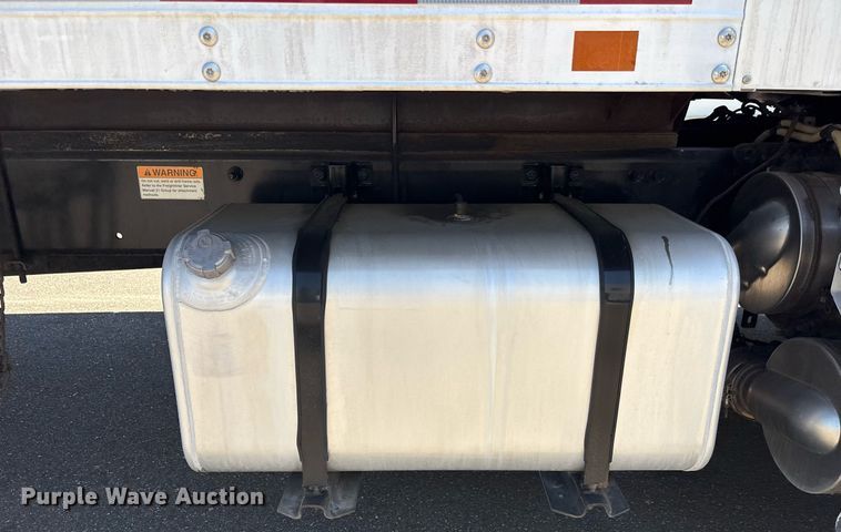 image for item EC1089 2013 Freightliner M2106 box truck