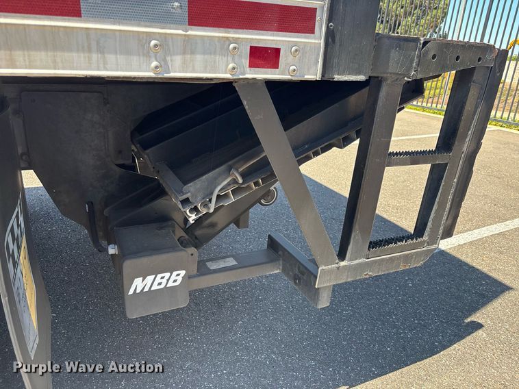 image for item EC1089 2013 Freightliner M2106 box truck