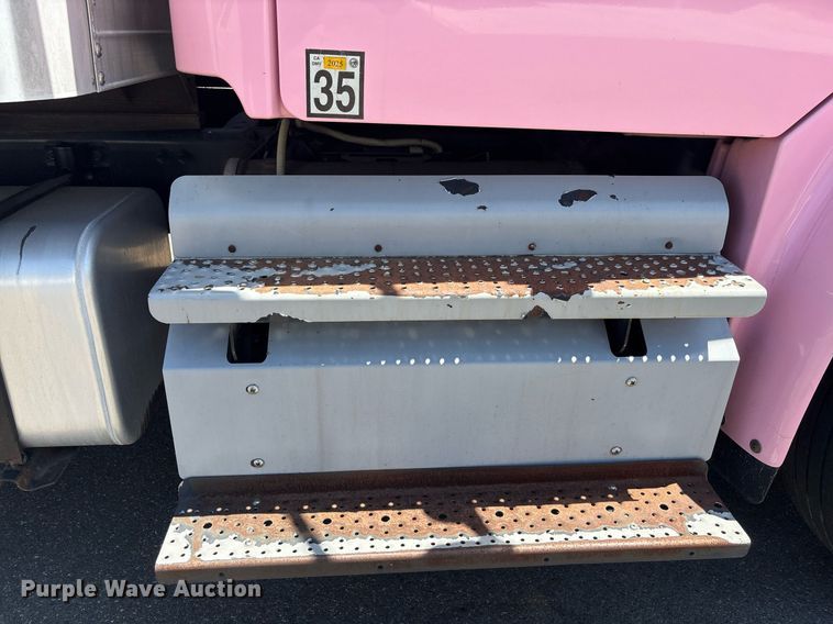 image for item EC1089 2013 Freightliner M2106 box truck