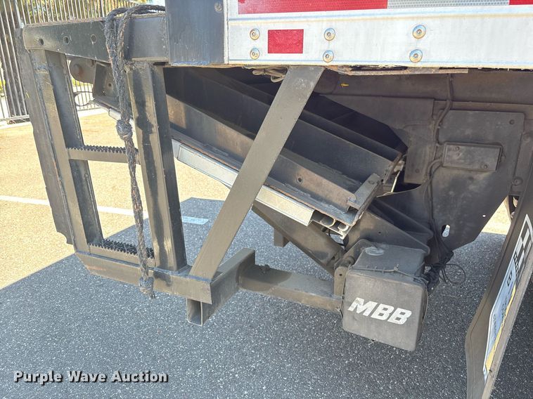 image for item EC1089 2013 Freightliner M2106 box truck