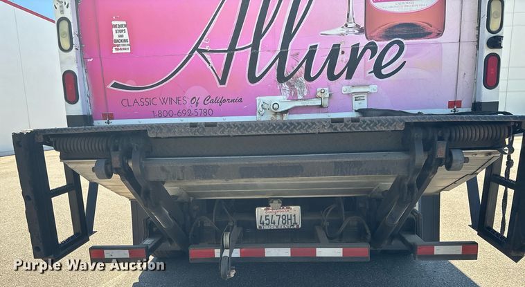 image for item EC1089 2013 Freightliner M2106 box truck