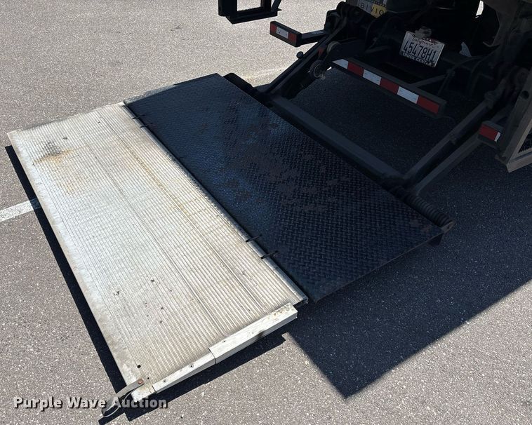 image for item EC1089 2013 Freightliner M2106 box truck