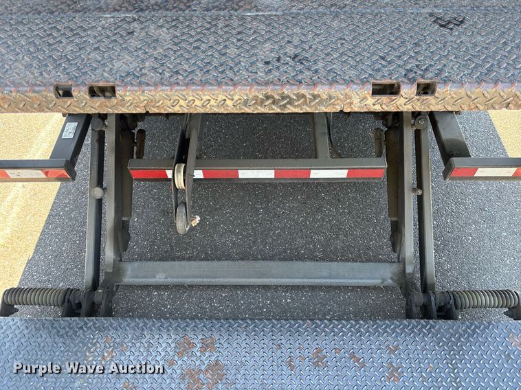 image for item EC1089 2013 Freightliner M2106 box truck