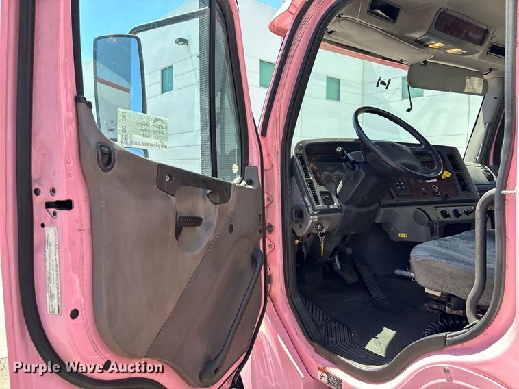 image for item EC1089 2013 Freightliner M2106 box truck