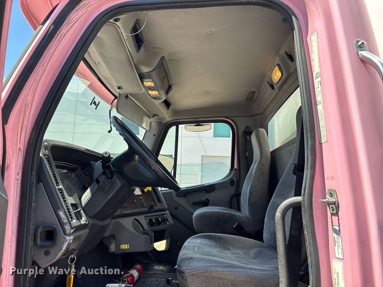 image for item EC1089 2013 Freightliner M2106 box truck