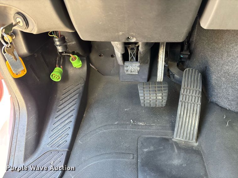 image for item EC1089 2013 Freightliner M2106 box truck