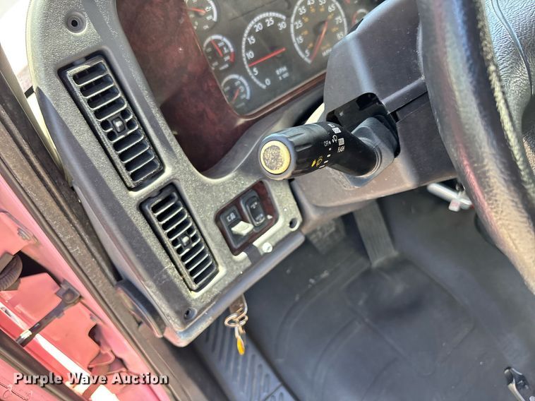 image for item EC1089 2013 Freightliner M2106 box truck