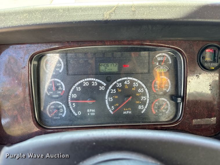 image for item EC1089 2013 Freightliner M2106 box truck