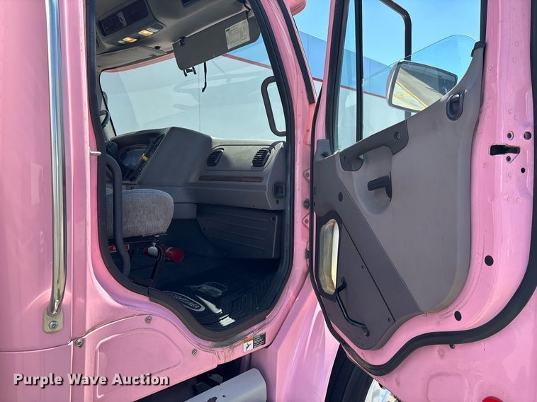 image for item EC1089 2013 Freightliner M2106 box truck