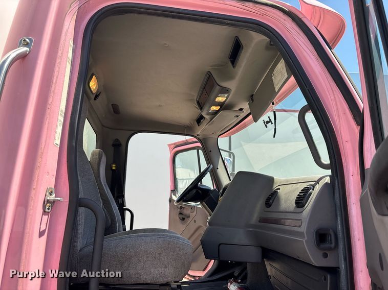 image for item EC1089 2013 Freightliner M2106 box truck