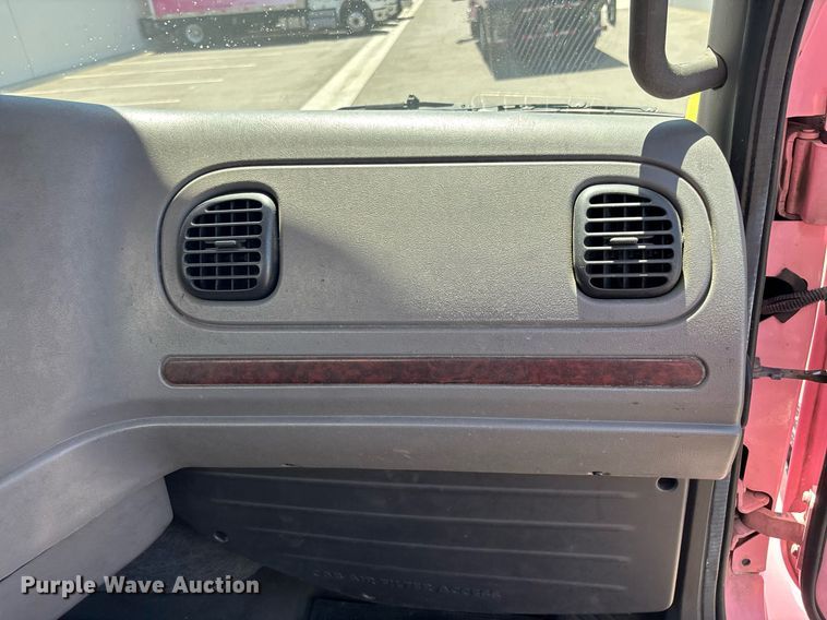 image for item EC1089 2013 Freightliner M2106 box truck