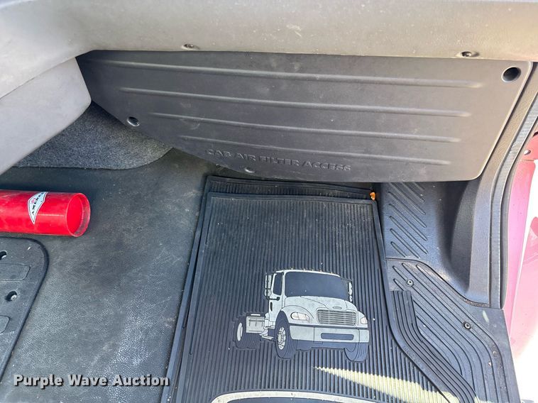 image for item EC1089 2013 Freightliner M2106 box truck