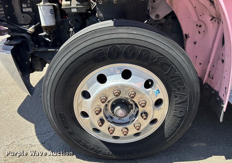 image for item EC1089 2013 Freightliner M2106 box truck