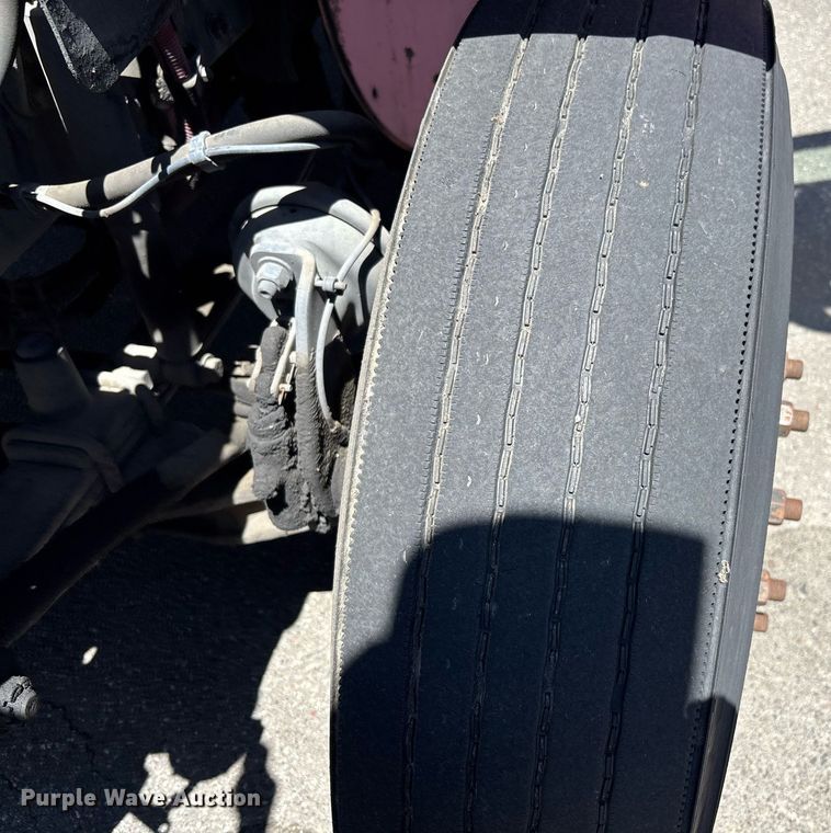 image for item EC1089 2013 Freightliner M2106 box truck