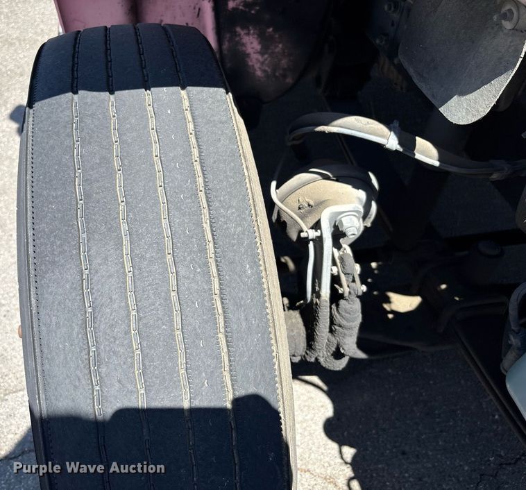 image for item EC1089 2013 Freightliner M2106 box truck