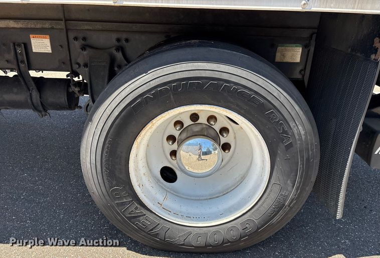 image for item EC1089 2013 Freightliner M2106 box truck